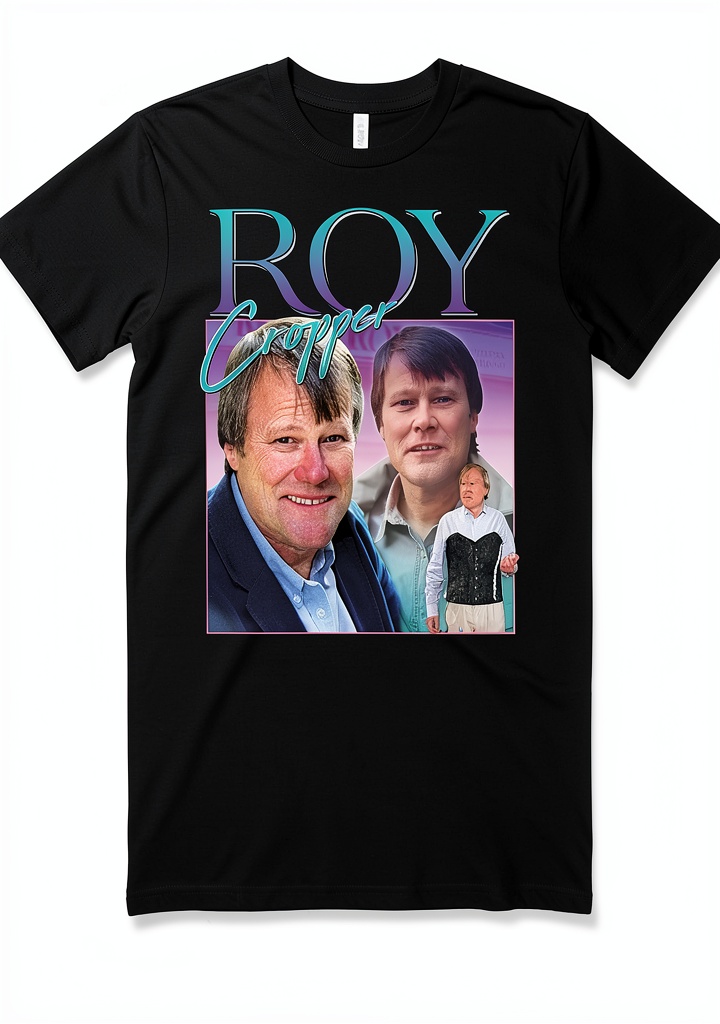 Installing Roy Cropper Hommage T-Shirt lustiges Geschenk Retro on a wooden desk